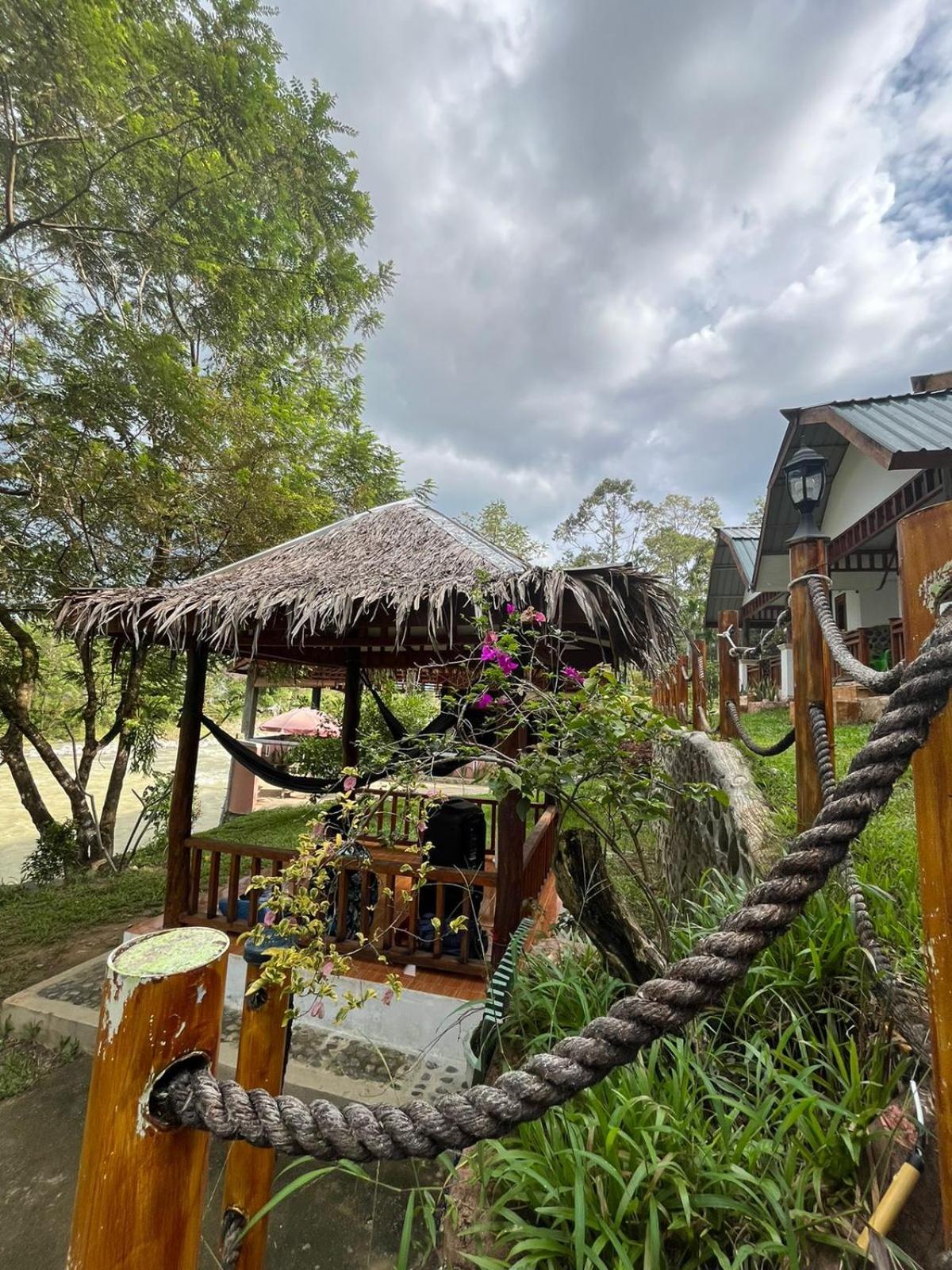 Asim Paris Guesthouse & Jungle Trekking 부킷 라왕 외부 사진